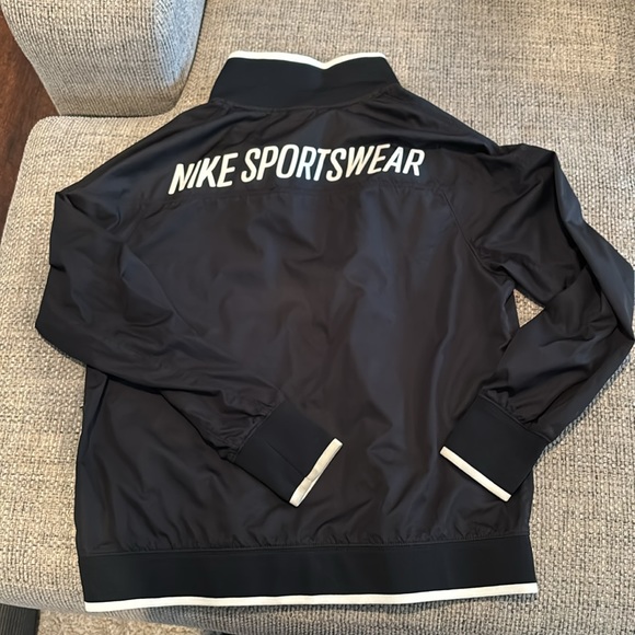 Nike swoosh windbreaker used - Picture 2 of 3
